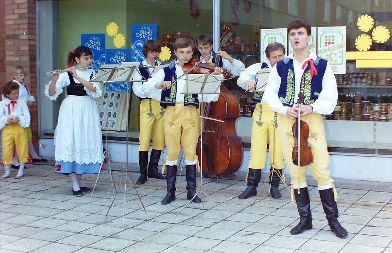 200. let školy