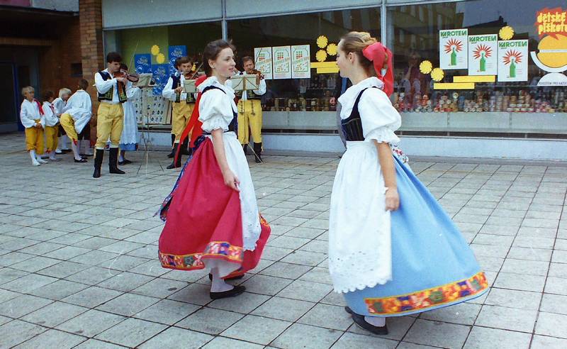 200. let školy