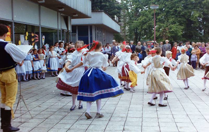 200. let školy