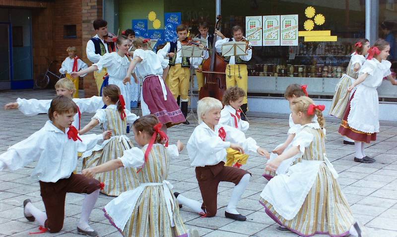200. let školy
