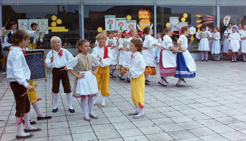 200. let školy