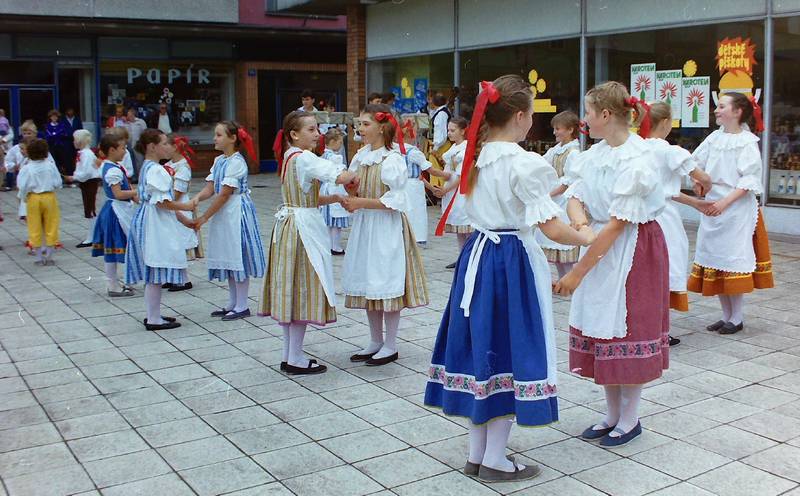 200. let školy