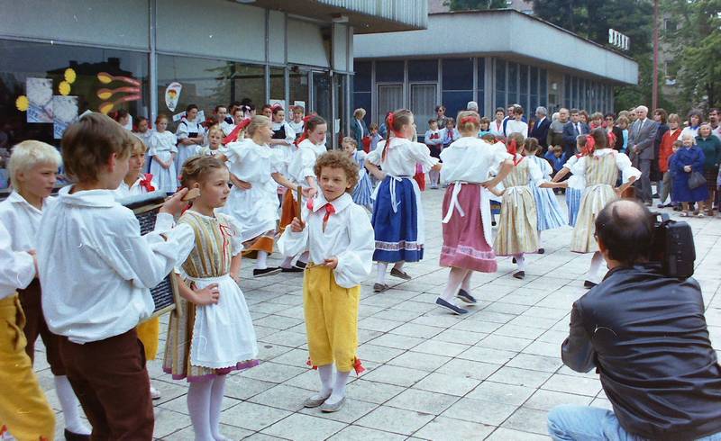200. let školy