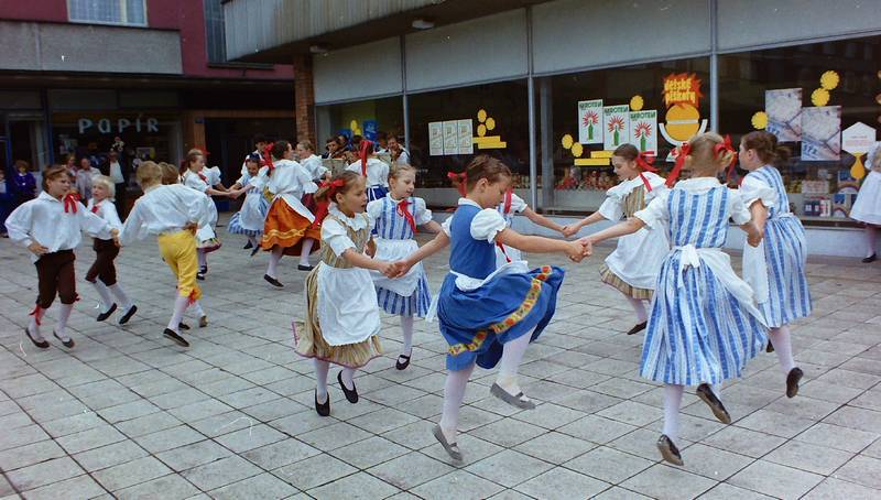 200. let školy