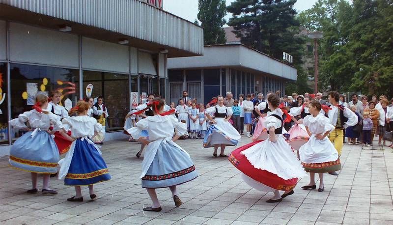 200. let školy