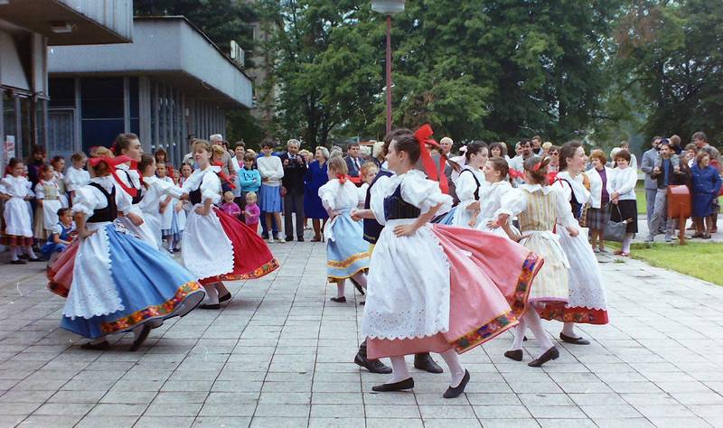 200. let školy