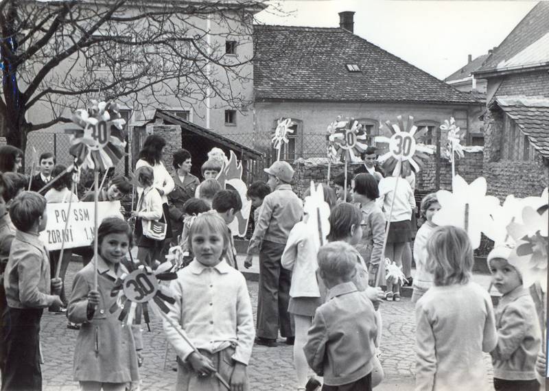 1975