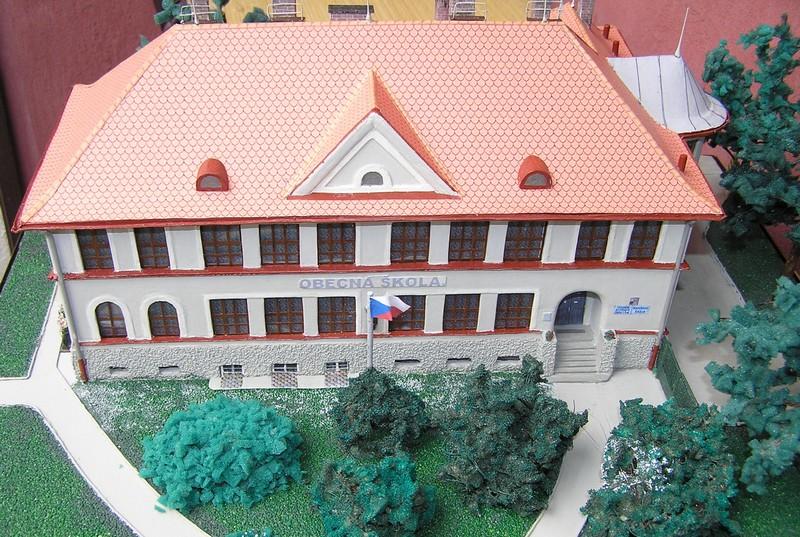 model školy