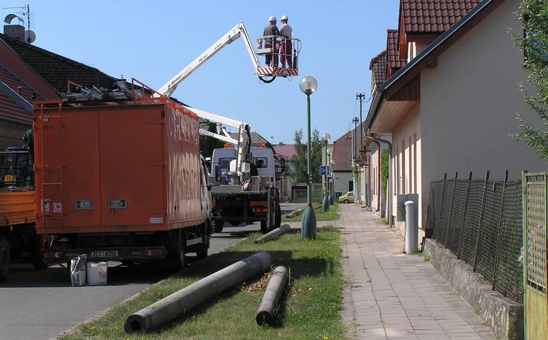 elektina je pod zem