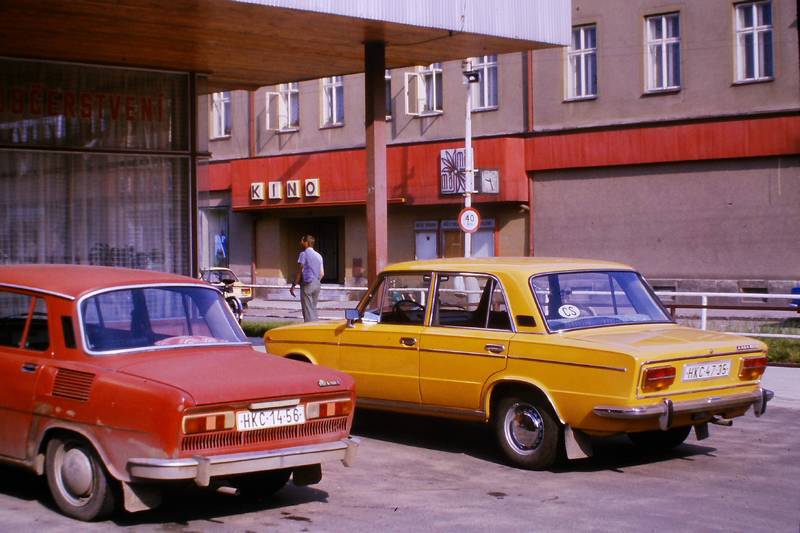 město