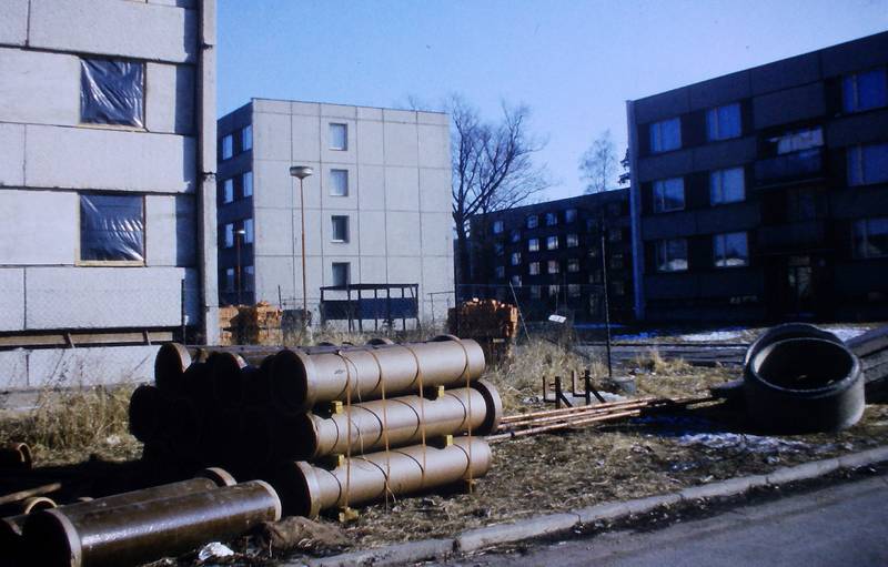 město