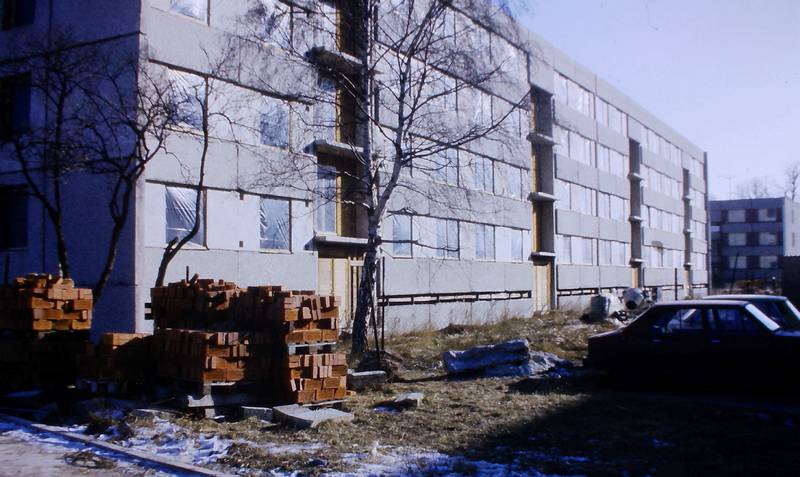město