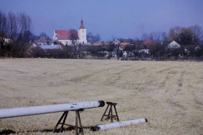 město