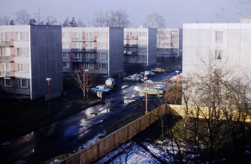 město