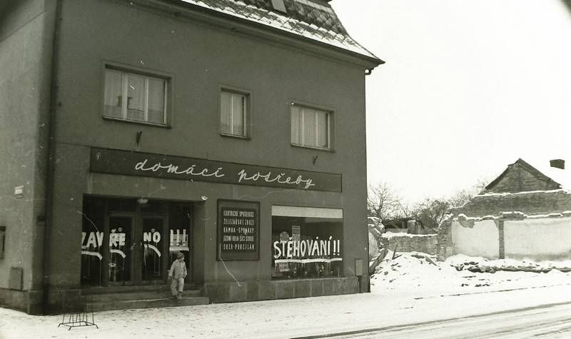 město