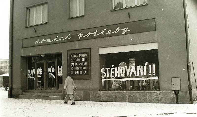 město