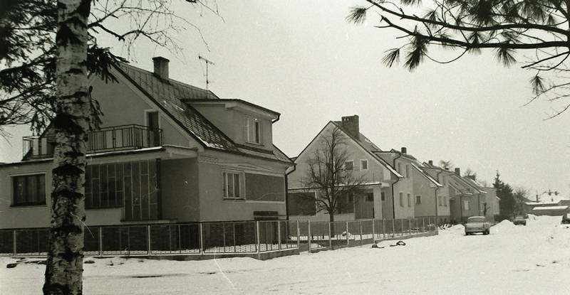 město