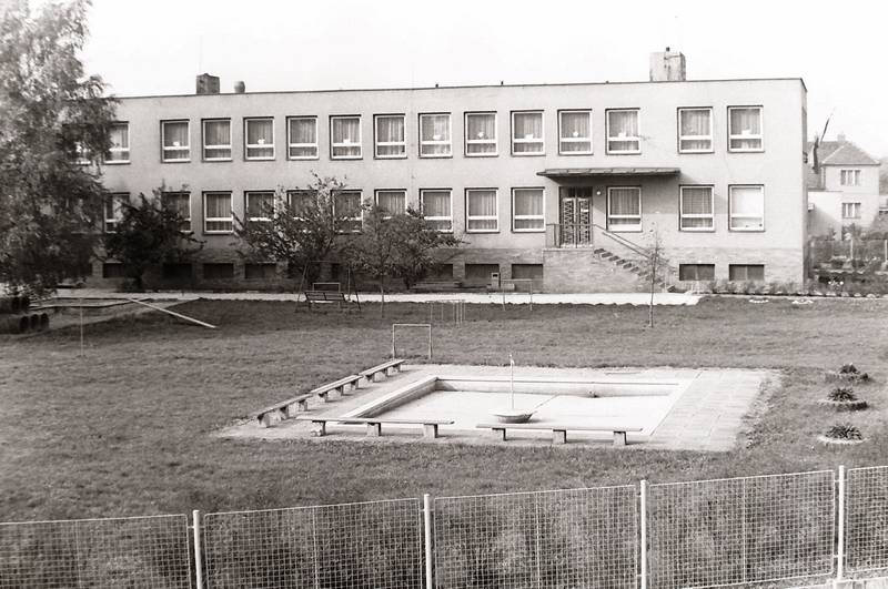 město