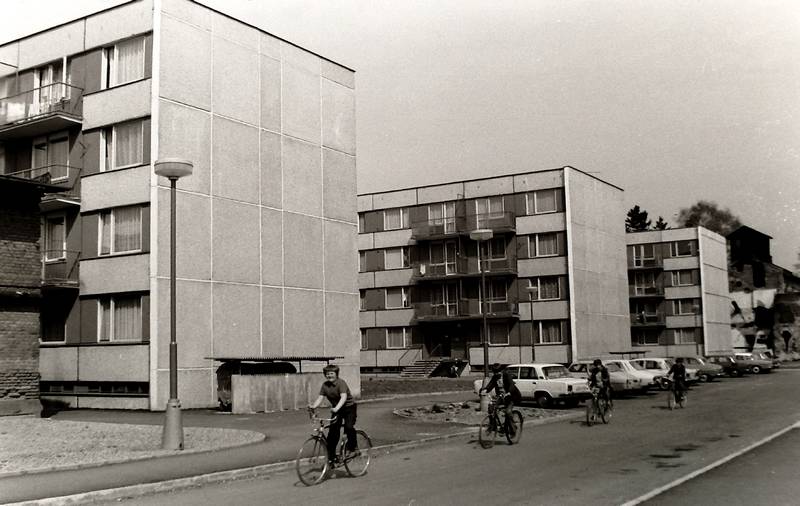 město