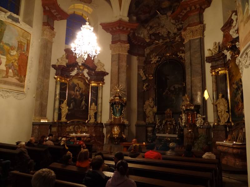 večerní kostel