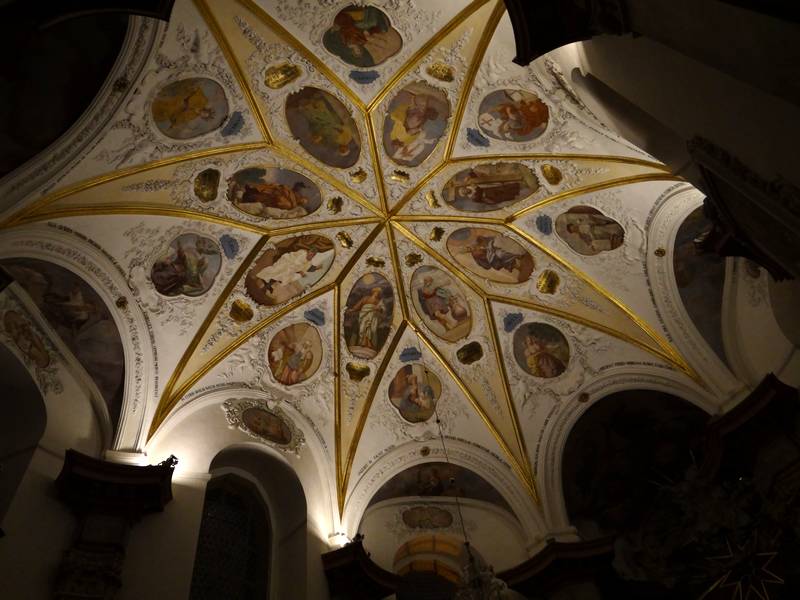 večerní kostel