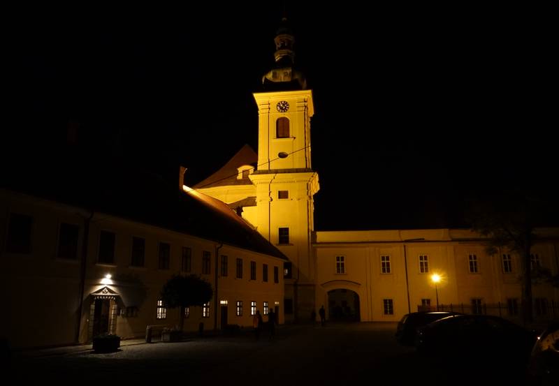 večerní kostel
