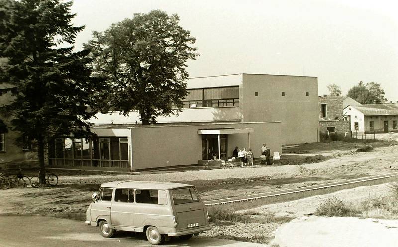 škola