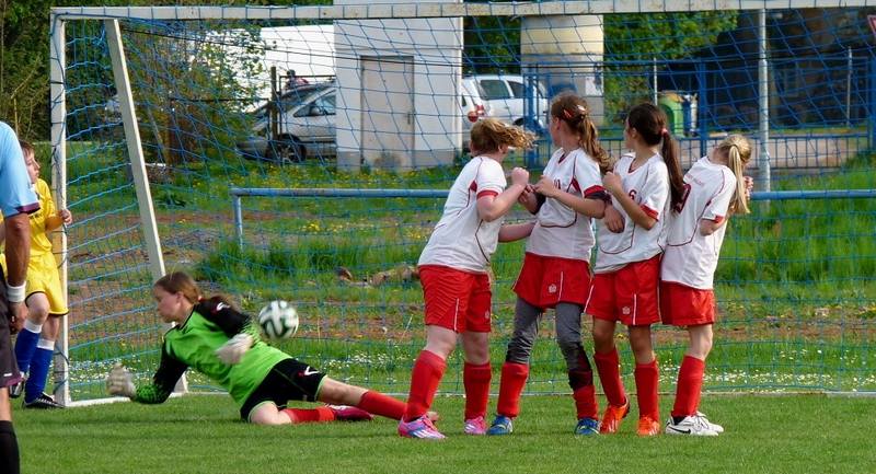 Smiřice : FC HK dívky 7 : 6