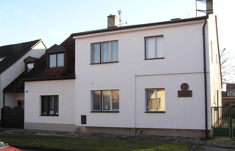 Brigádnická ulice 237 a 245