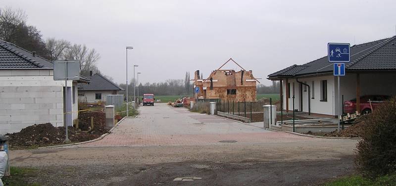 K Zahrádkám
